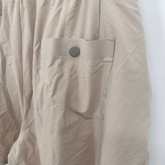 ATHLETA NWT Plus Size Skyline Short in Khaki // 22 2X - Picture 9 of 11